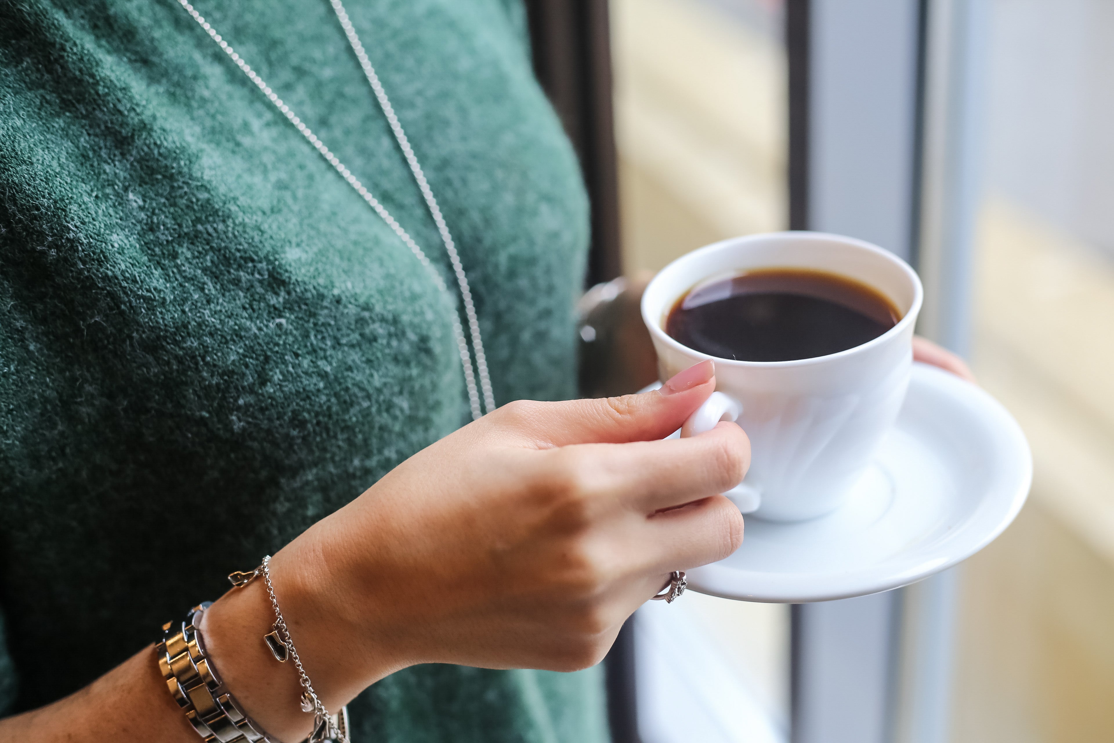 Czy można pić kawę z kolagenem? Czy kawa wypłukuje kolagen?